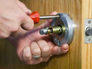 lock-replacement-Canoga-Park-locksmith-specialists